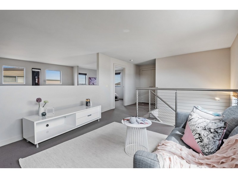 5 Tiree Lane, Craigieburn VIC 3064