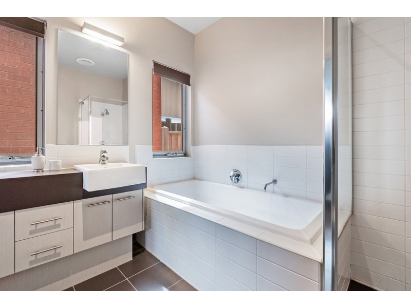 5 Tiree Lane, Craigieburn VIC 3064