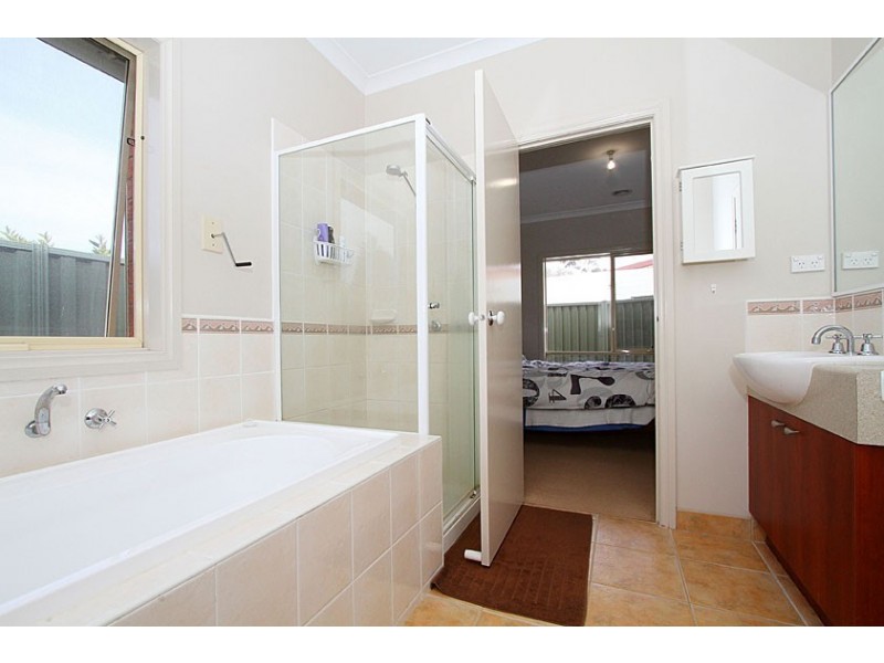 2/44 Spurr Street, Craigieburn VIC 3064