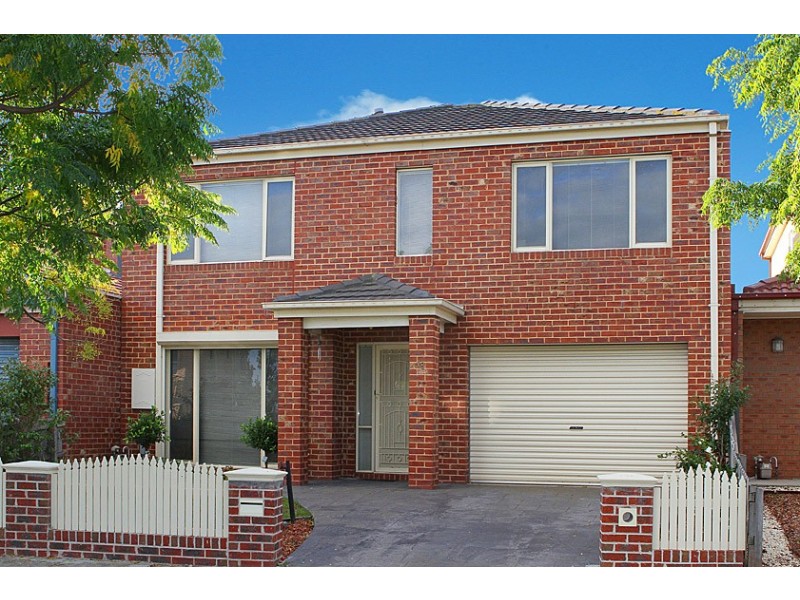 18 Paroo Avenue, Roxburgh Park VIC 3064