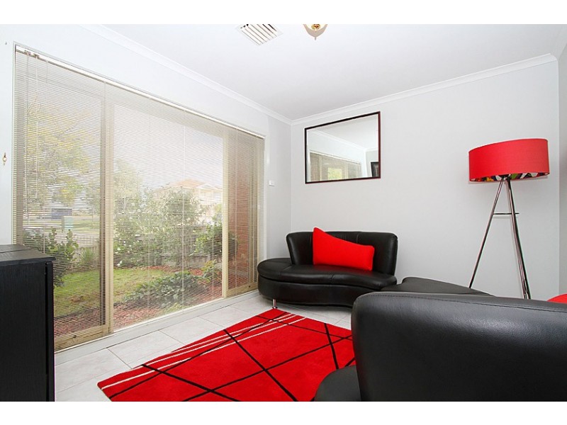 18 Paroo Avenue, Roxburgh Park VIC 3064