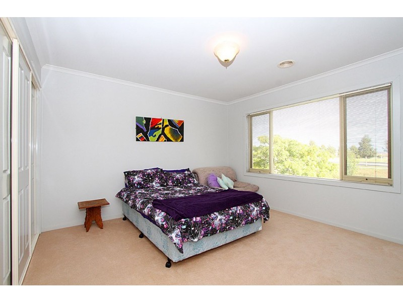 18 Paroo Avenue, Roxburgh Park VIC 3064