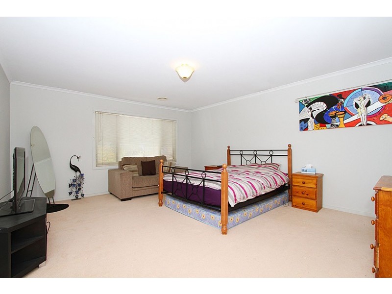 18 Paroo Avenue, Roxburgh Park VIC 3064