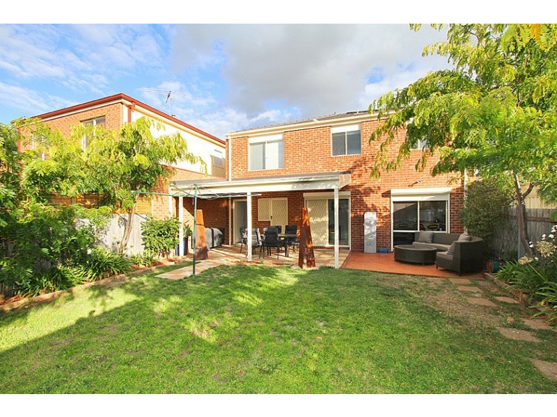 18 Paroo Avenue, Roxburgh Park VIC 3064