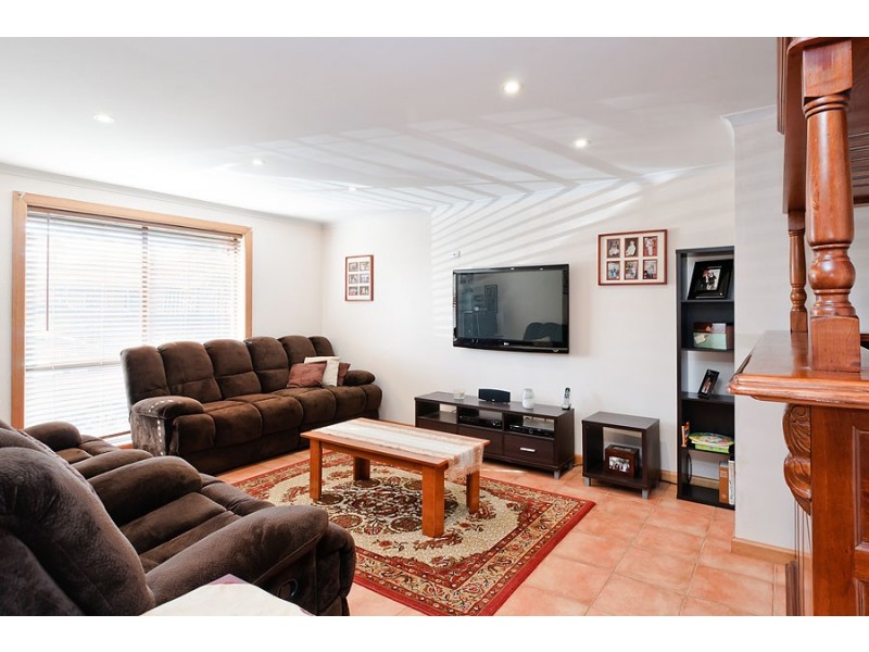 25 Hothlyn Drive, Craigieburn VIC 3064
