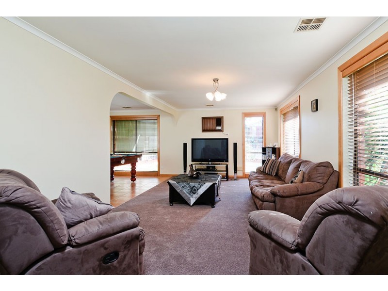 25 Hothlyn Drive, Craigieburn VIC 3064