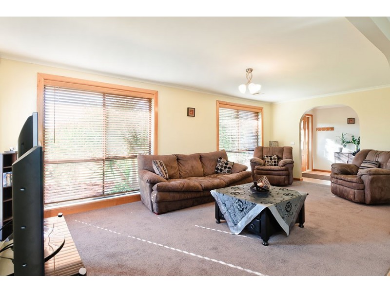 25 Hothlyn Drive, Craigieburn VIC 3064