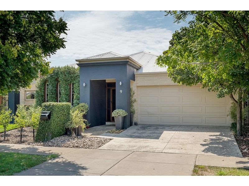 9 Coniston Place, Craigieburn VIC 3064