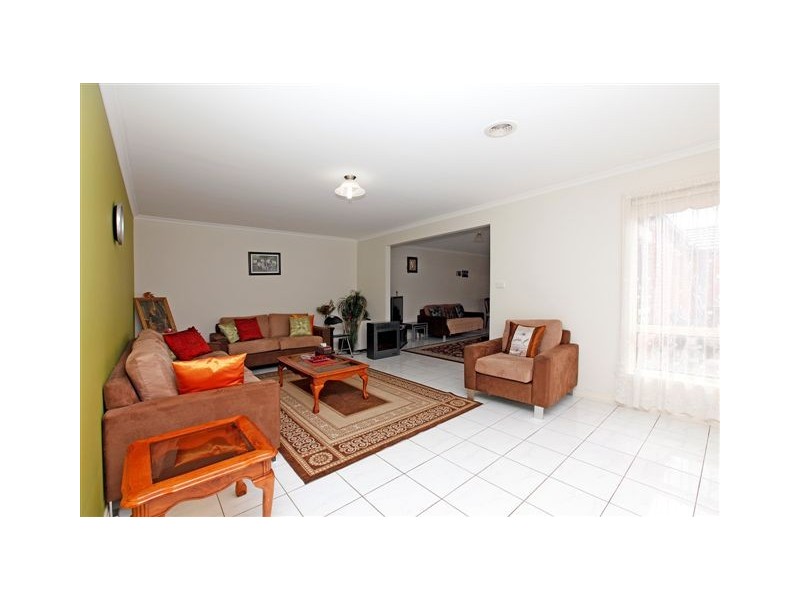 11 Severn Court, Roxburgh Park VIC 3064