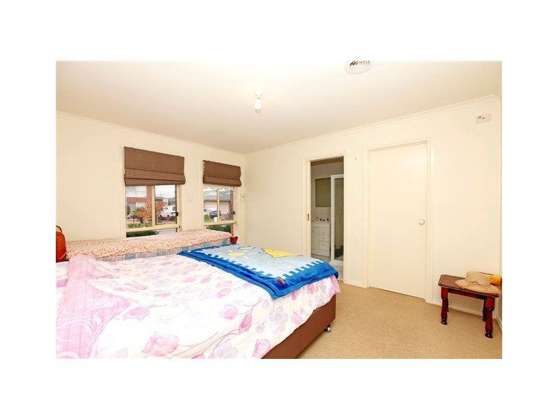 11 Severn Court, Roxburgh Park VIC 3064