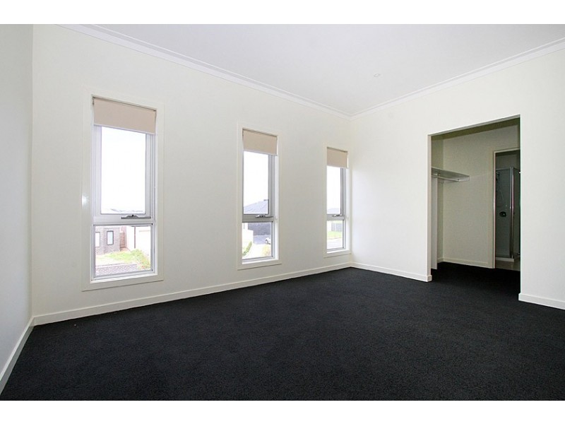 8 Jarrah Place, Craigieburn VIC 3064
