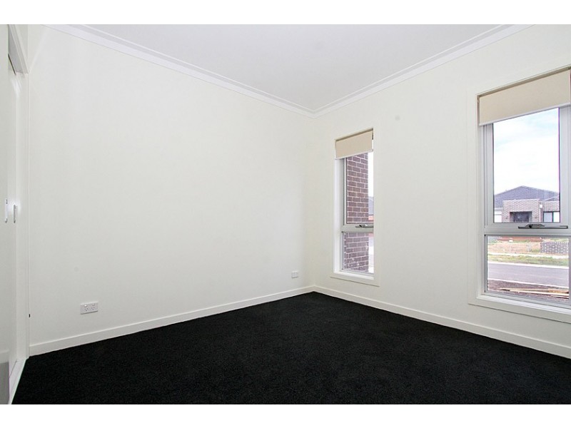 8 Jarrah Place, Craigieburn VIC 3064