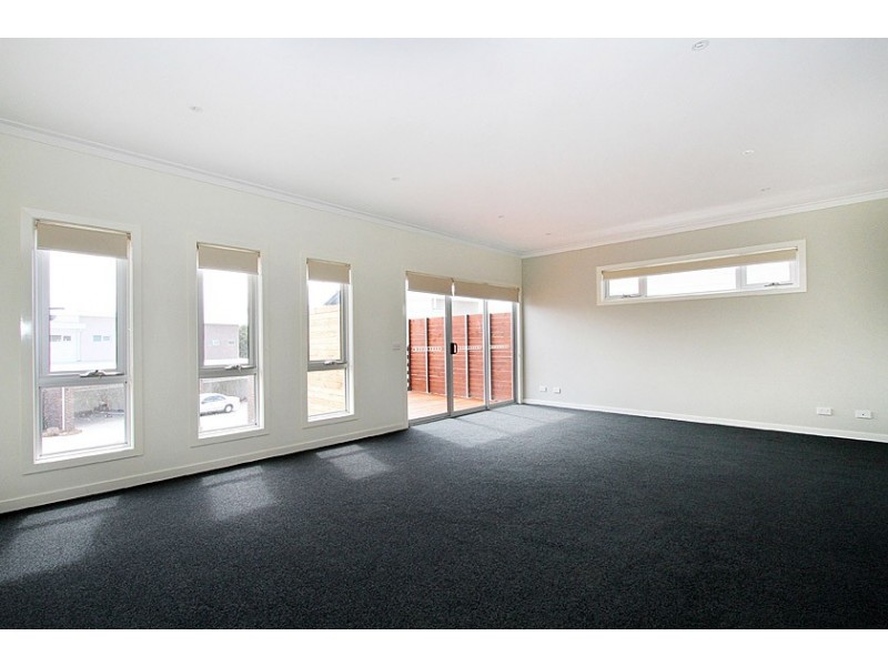8 Jarrah Place, Craigieburn VIC 3064