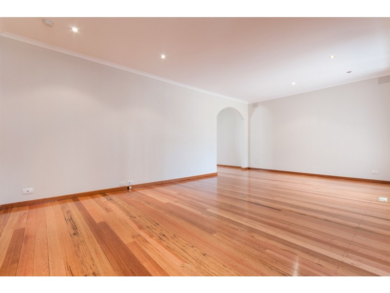 10 Whitley Crescent, Craigieburn VIC 3064