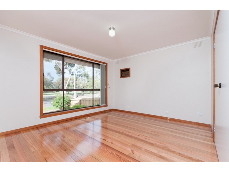 10 Whitley Crescent, Craigieburn VIC 3064