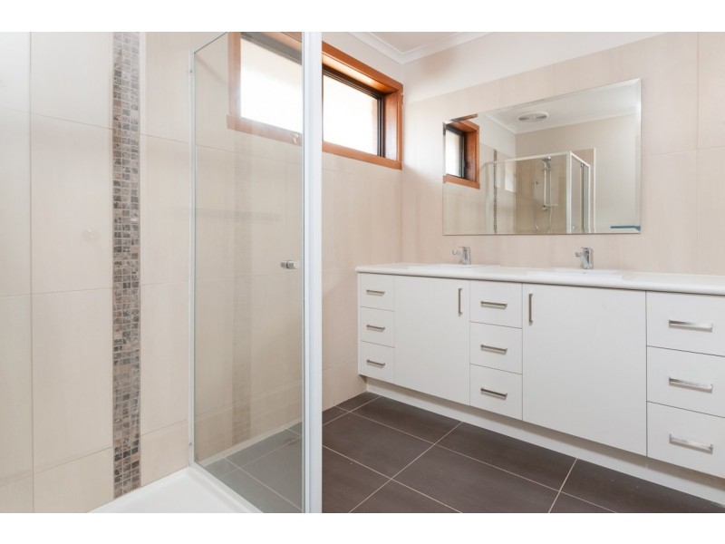 10 Whitley Crescent, Craigieburn VIC 3064