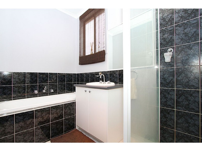 5 Woodbine Close, Craigieburn VIC 3064