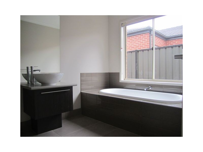 4 Flannery Street, Craigieburn VIC 3064