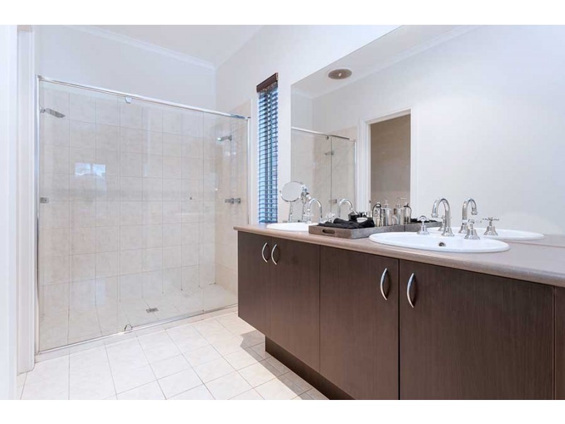 14 Beechville Place, Craigieburn VIC 3064