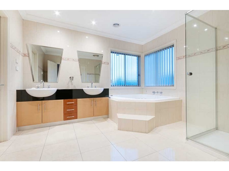 3 Deauville Green, Craigieburn VIC 3064