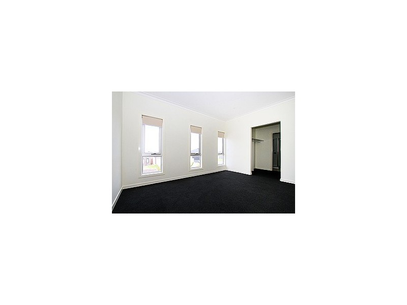 8 Jarrah Place, Craigieburn VIC 3064