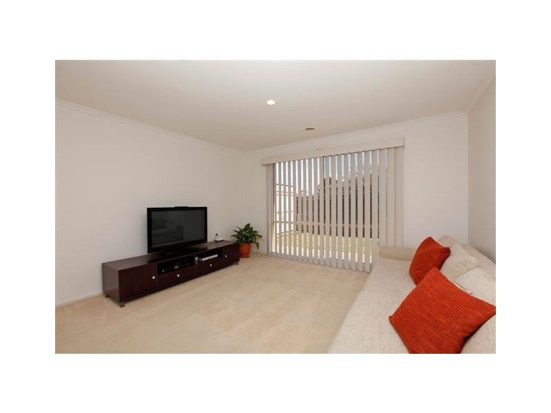 20 McNamara Avenue, Roxburgh Park VIC 3064