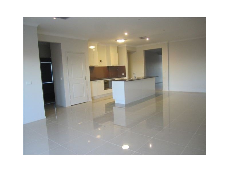 35 Biltmore Crescent, Roxburgh Park VIC 3064