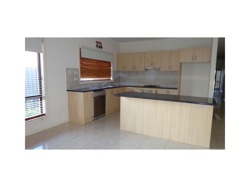 14 Mareeba Way, Craigieburn VIC 3064