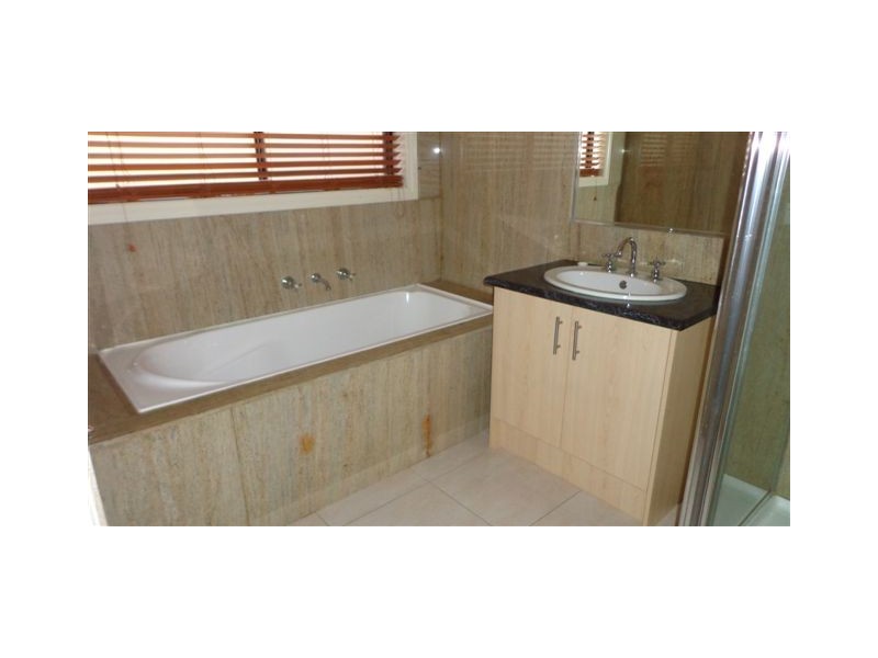 14 Mareeba Way, Craigieburn VIC 3064