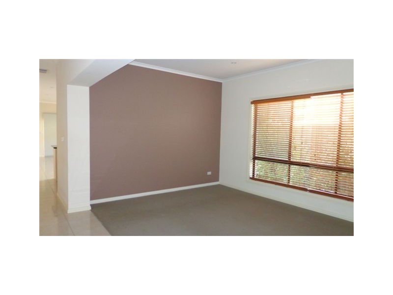 14 Mareeba Way, Craigieburn VIC 3064