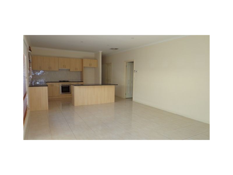 14 Mareeba Way, Craigieburn VIC 3064