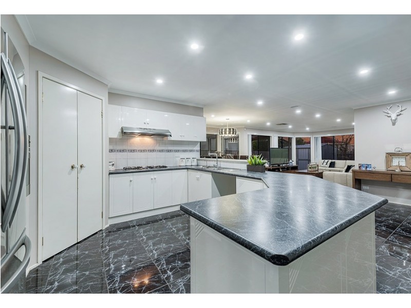 36 Santa Cruz Boulevard, Roxburgh Park VIC 3064
