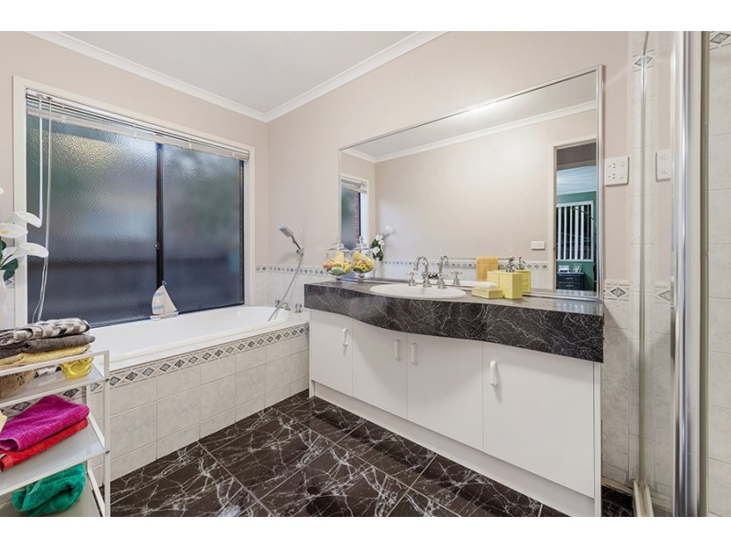 36 Santa Cruz Boulevard, Roxburgh Park VIC 3064
