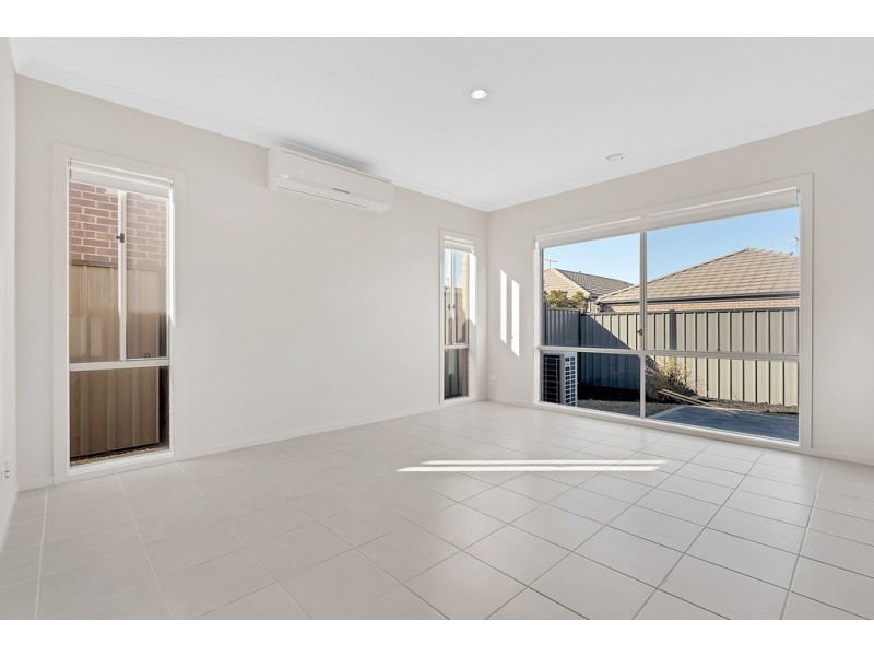 7 Cockatiel Circuit, Craigieburn VIC 3064