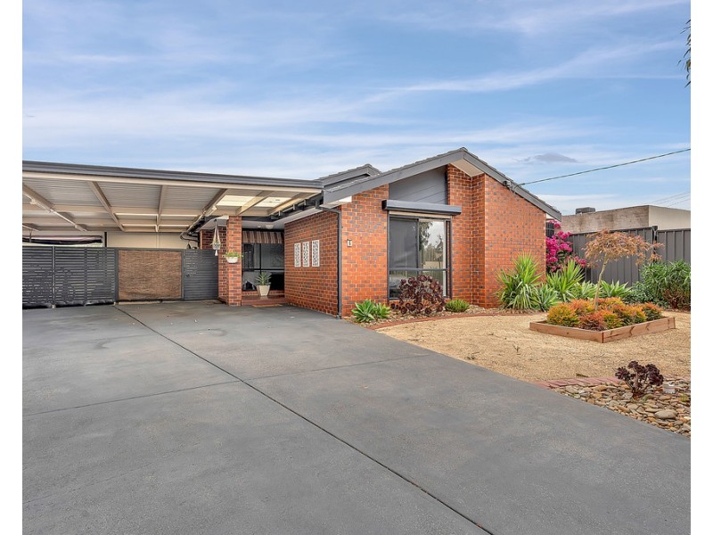 6 Gillingham Crescent, Craigieburn VIC 3064