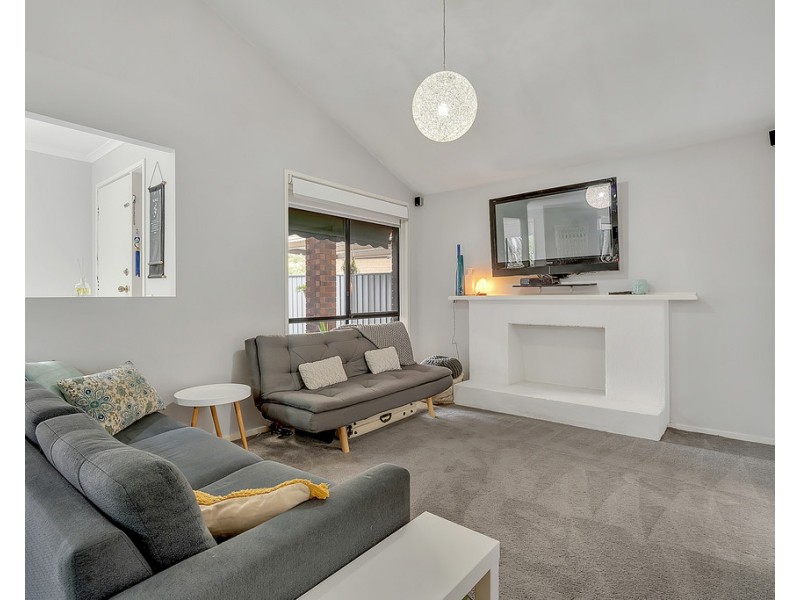 6 Gillingham Crescent, Craigieburn VIC 3064