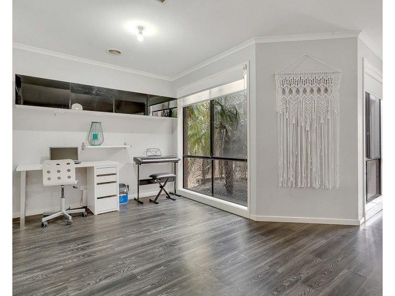 6 Gillingham Crescent, Craigieburn VIC 3064