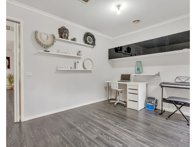 6 Gillingham Crescent, Craigieburn VIC 3064