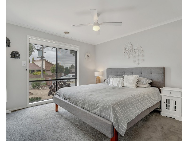 6 Gillingham Crescent, Craigieburn VIC 3064
