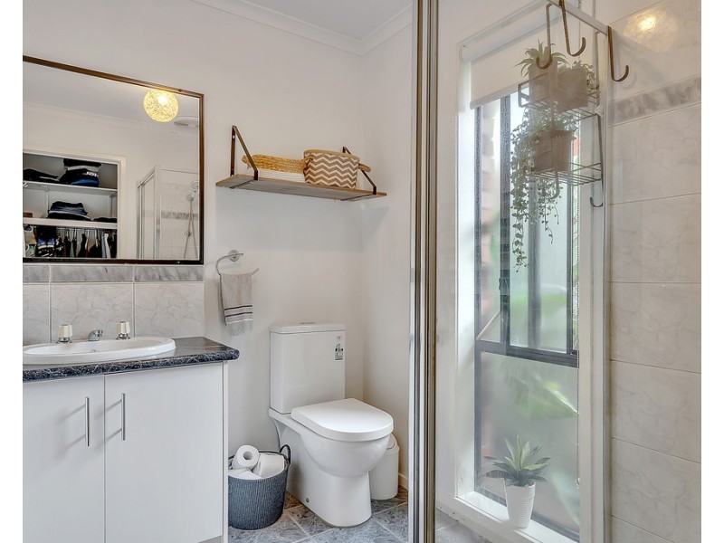 6 Gillingham Crescent, Craigieburn VIC 3064