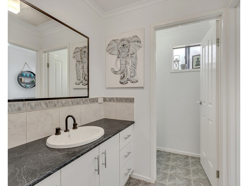 6 Gillingham Crescent, Craigieburn VIC 3064
