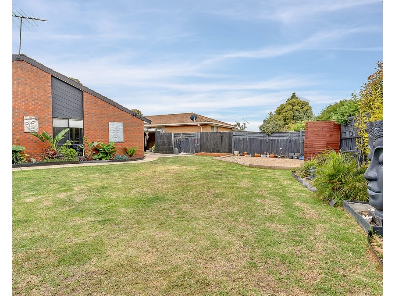 6 Gillingham Crescent, Craigieburn VIC 3064