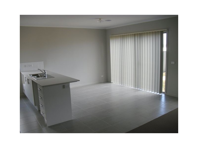 14 Fenland Street, Craigieburn VIC 3064
