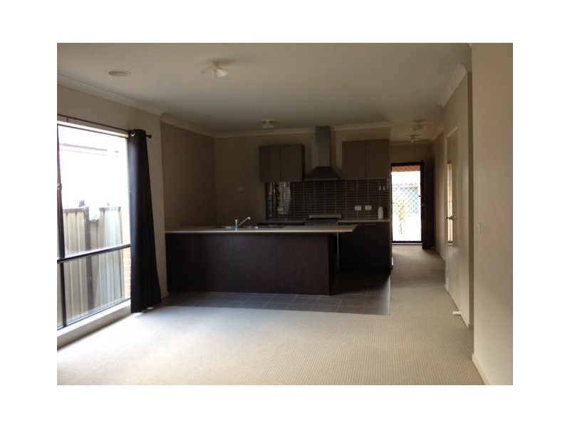 33 Viewside Crescent, Craigieburn VIC 3064