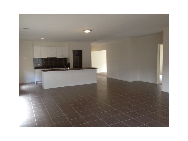 5 Glenbrae Street, Craigieburn VIC 3064
