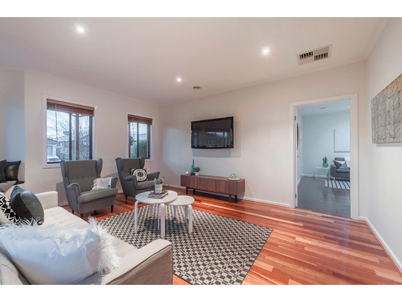 16 Burniston Avenue, Craigieburn VIC 3064