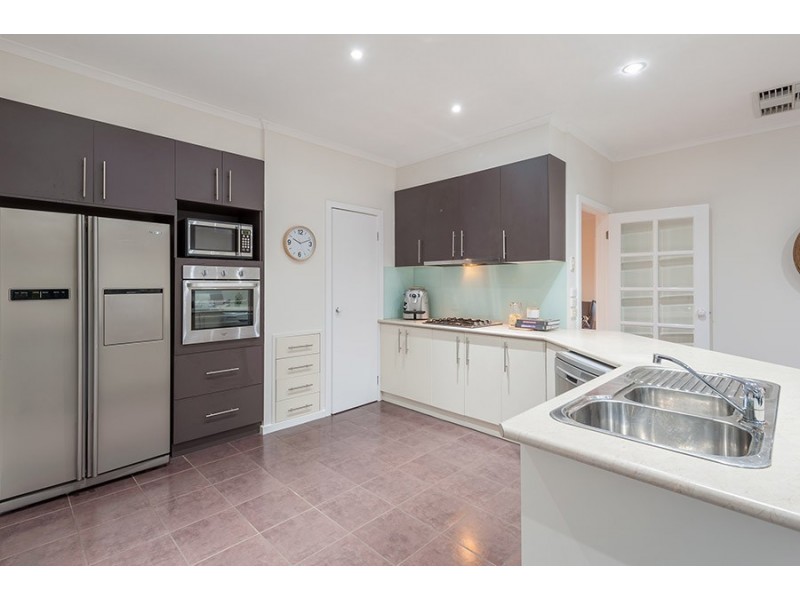 16 Burniston Avenue, Craigieburn VIC 3064
