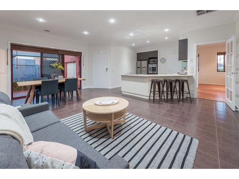 16 Burniston Avenue, Craigieburn VIC 3064