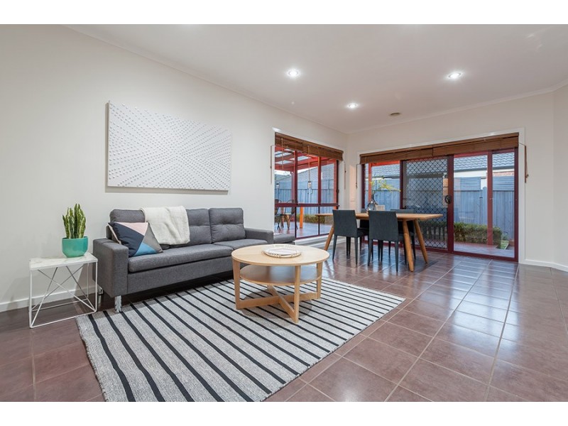 16 Burniston Avenue, Craigieburn VIC 3064