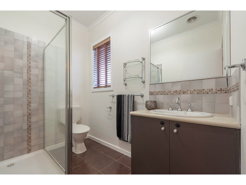 16 Burniston Avenue, Craigieburn VIC 3064